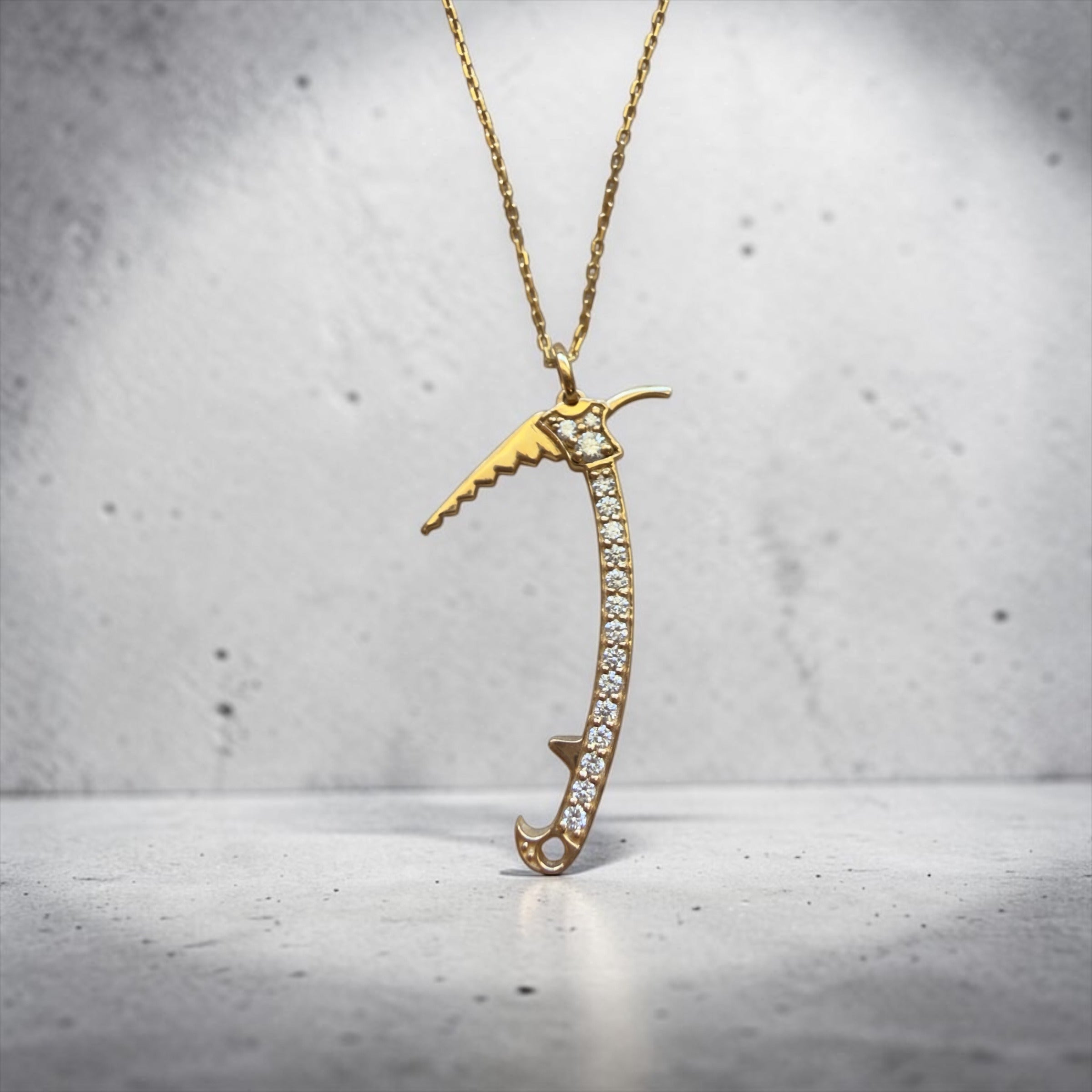 Dije Piolet Oro y Diamantes naturales